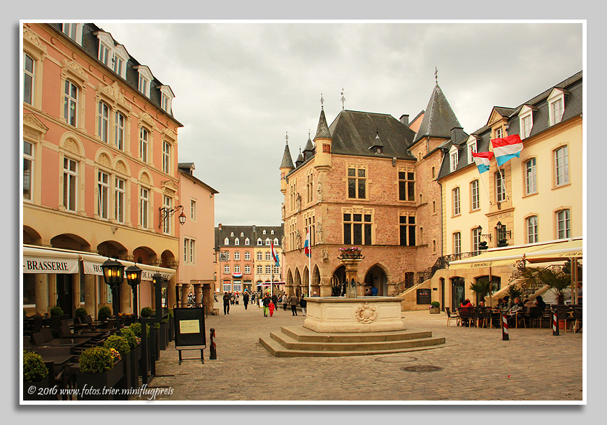 Echternacher Marktplatz mit Brunnen