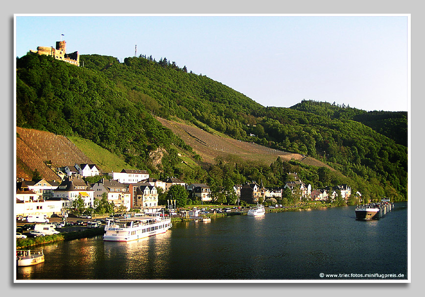 Bernkastel mit der Burgruine Landshut