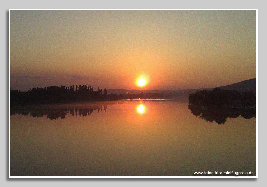 Sonnenaufgang über Trier - das Foto entstand auf der Brücke bei Konz.