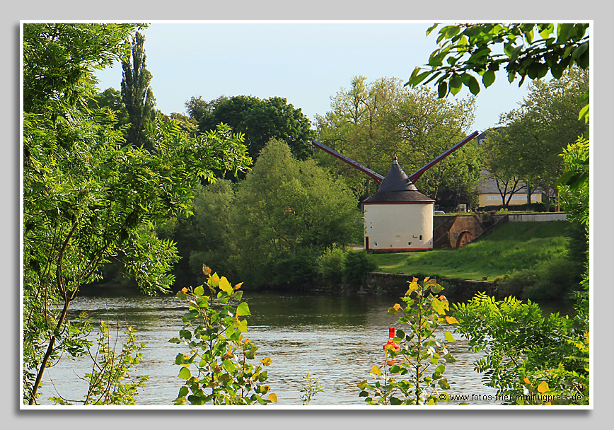 Trier-Kranen am Moselufer