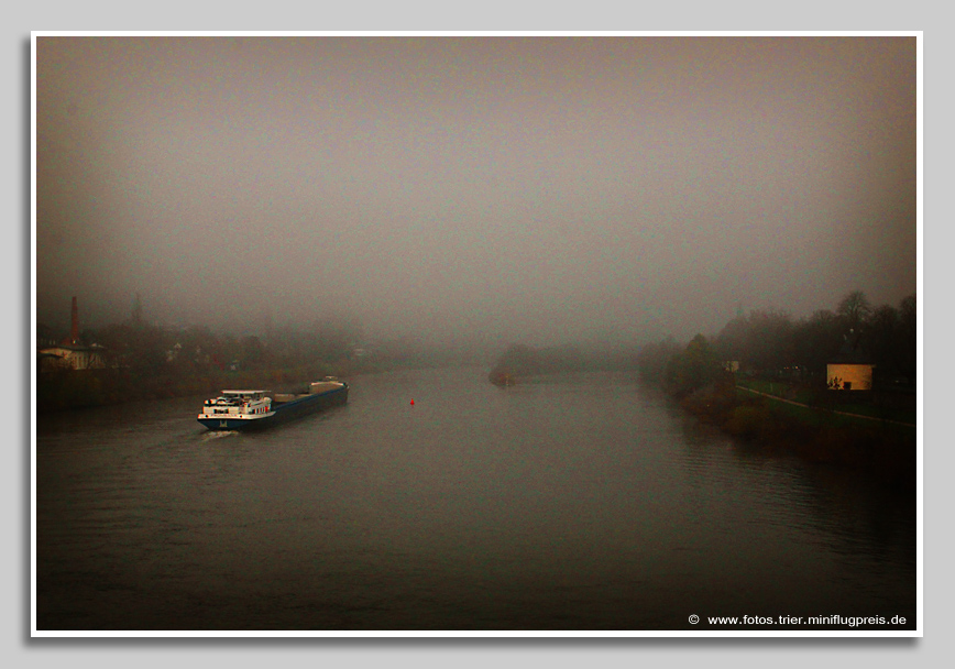 Grauer Dezembertag auf der Mosel