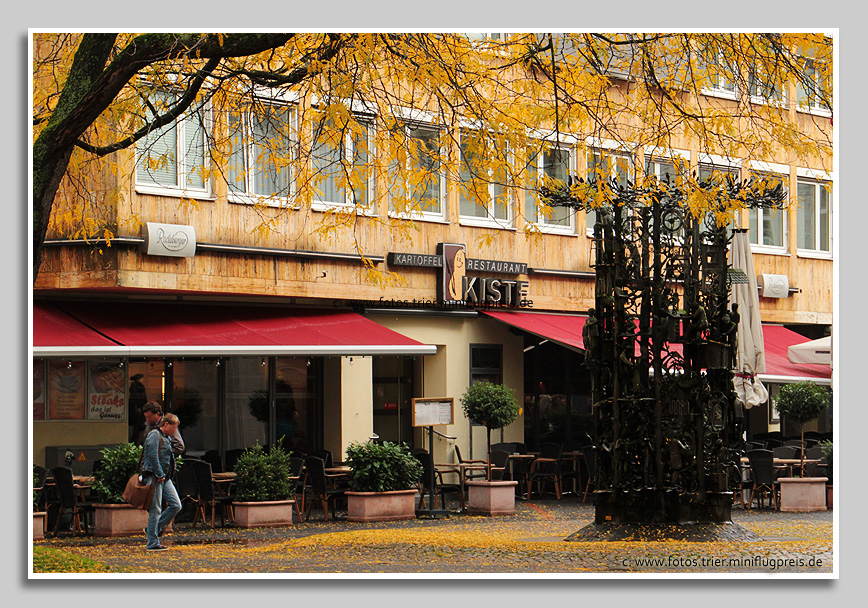 Trier - Restaurant "Kartoffelkiste" und Handwerkerbrunnen